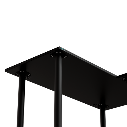 Onderzijde van L vormig zwart Gaming bureau van Game Hero met LED lichten, USB-poorten. Gemaakt van hoogwaardig MDF hout en aluminum tafelpoten.